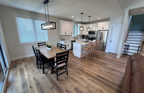 Williamstown House | Brand New Lakefront Retreat on Williamstown Lake 7 Miles from The Ark