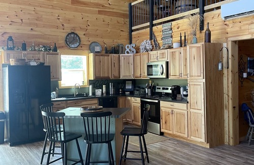Bronston House | Brand new Lakehouse in Bronston 2 Bedroom with large loft