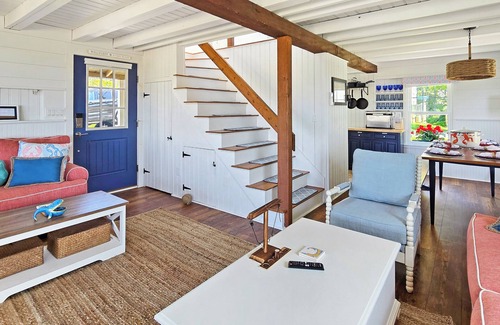 Wellfleet Cottage | BRAND NEW LISTING-Darling 2BD Cottage-A/C, Amazing Deck & Screen Porch, Walk to Town Center & Mayo Beach