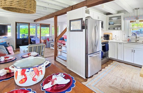 Wellfleet Cottage | BRAND NEW LISTING-Darling 2BD Cottage-A/C, Amazing Deck & Screen Porch, Walk to Town Center & Mayo Beach