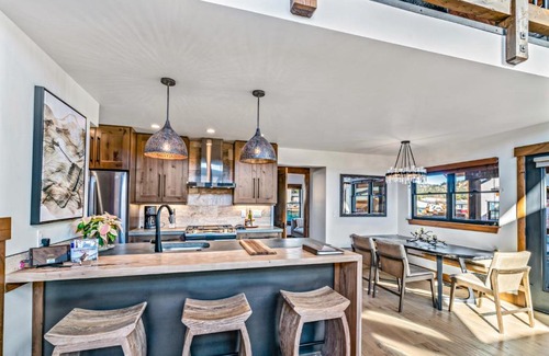 Estes Park House | Brand NEW Located on Lake Estes Private Jacuzzi Two Patios Indoor and Outdoor Fireplace