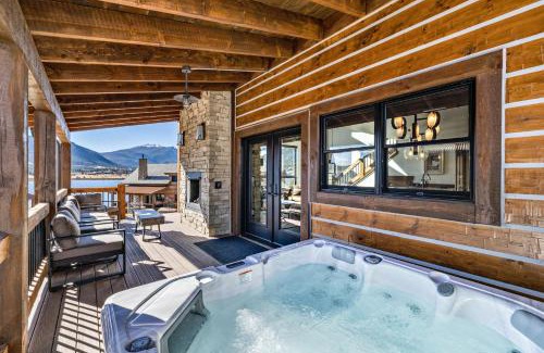 Estes Park House | Brand NEW Located on Lake Estes Private Jacuzzi Two Patios Indoor and Outdoor Fireplace