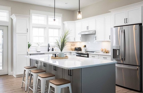 Kill Devil Hills Apartment | Brand New Luxury Townhome, Close to Beach w Pool!