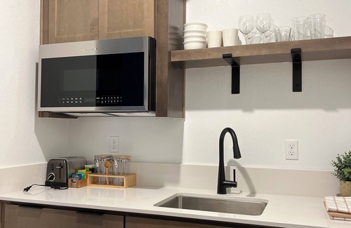 Pumpkin Center Apartment | Brand New, Luxury 1BD/1BA Unit in a Quiet Newly Constructed Area of Bakersfield
