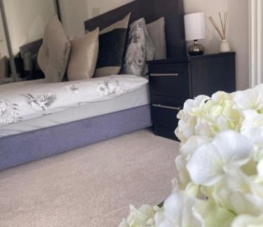 Barnt Green Apartment | Brand new luxury apartment with free parking and gym