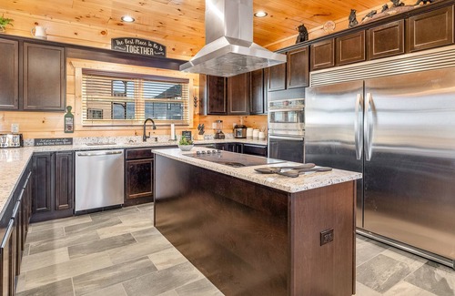 Gatlinburg Cabin | BRAND NEW/LUXURY CABIN-INDOOR HEATED POOL-AMAZING VIEW- HUGE ARCADE.