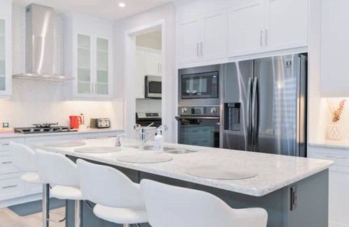 Calgary House | Brand NEW Luxury Home! 2000+ SQ FT, 2 Ensuites & Garage