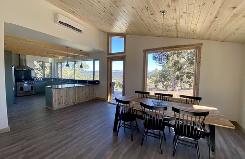 Mancos House | Brand New Magical Modern Home by Mesa Verde Park with Scenic Mountain Views