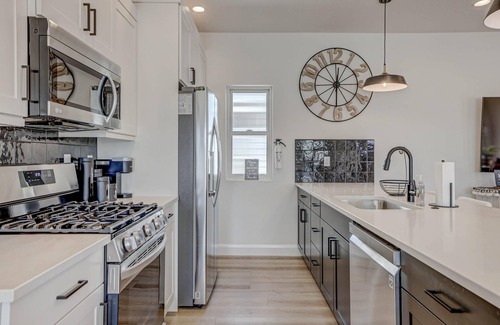 St. George House | Brand New | Modern | Clean | Lazy River and Minigolf! Sleeps up to 6