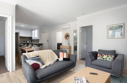Attadale Apartment | Brand New Modern Cozy furnished w parking ~ walk to river, shops