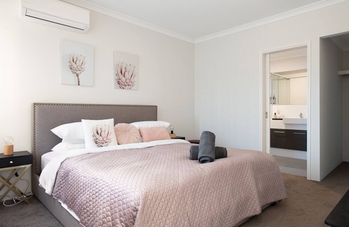 Attadale Apartment | Brand New Modern Cozy furnished w parking ~ walk to river, shops