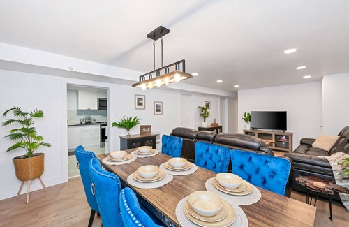 Langford House | Brand New, Modern Oasis suite with Coastal vibe