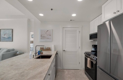 Long Beach Condo | BRAND NEW ON RENTAL! FULLY REMODELED! PENTHOUSE 1 BEDROOM!