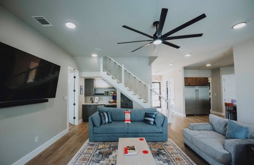 Athens House | BRAND NEW + pool & hot tub, lake front with dock