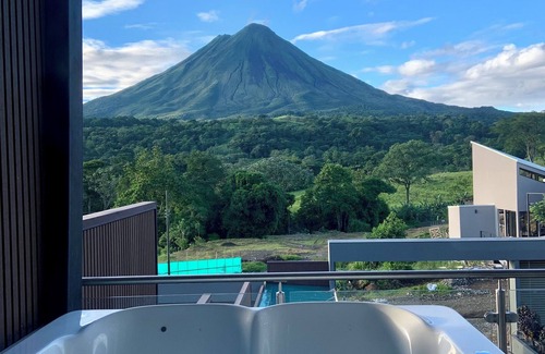 Arenal Hot Springs Villa | Brand new private villa, spectacular views, pool, jacuzzi, sun deck, BBQ, WiFi