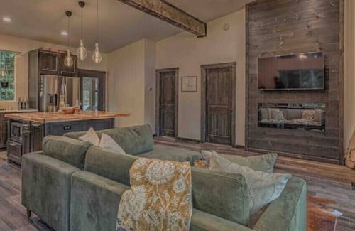 Talking Rock Cabin | Brand New Relaxing Mountain Retreat n