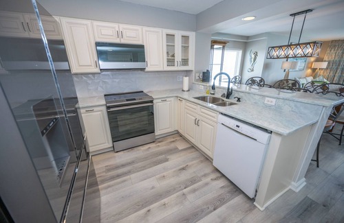Windy Hill Condo | Brand New Remodel ! Let's plan the family VACATION! Luxury Ocean Front Condo.