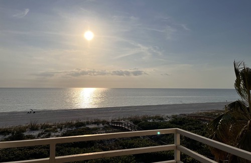 Marco Island Condo | BRAND NEW RENTAL - LUXURY CONDO - AMAZING SUNSETS! nNEWLY REMODELED! 3BR/2BA