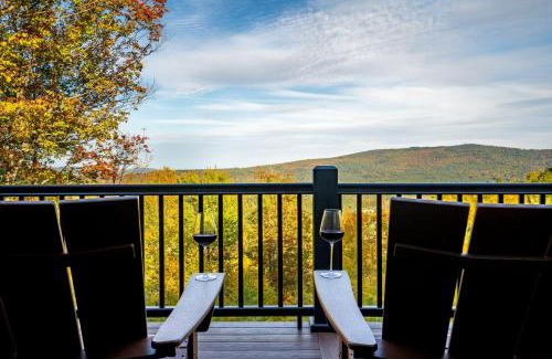 Sunday River Area House | Brand New Retreat near Ski Resort, Game Room, Sauna, Hot Tub, Pool