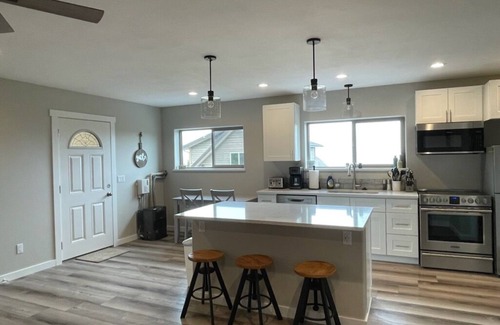 Happy Valley Apartment | Brand new shop apartment close to the best ocean fishing in the world.