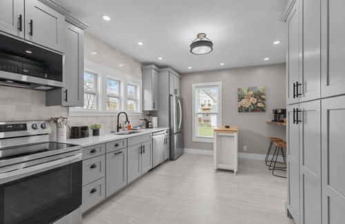 Appleton Apartment | Brand New! Sleeps 10! 4 Min to Downtown Appleton!