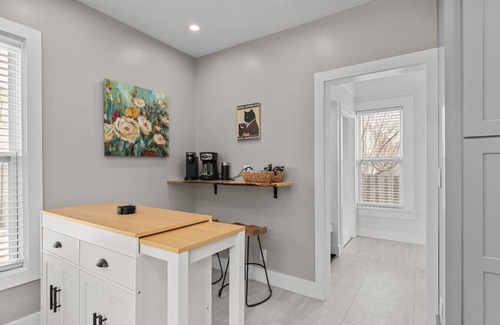 Appleton Apartment | Brand New! Sleeps 10! 4 Min to Downtown Appleton!