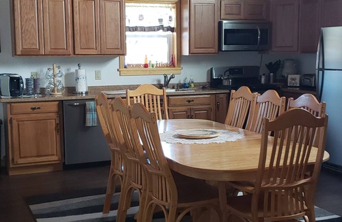 Great Valley House | "BRAND NEW" SNOW VALLEY CHALET 1 MILE FROM HOLIDAY VALLEY