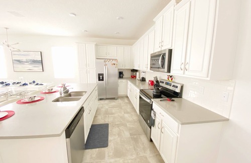 Four Corners House | BRAND NEW Solara Resort - 5 bedrooms, Private Pool - FROZEN & HARRY POTTER Themed Rooms