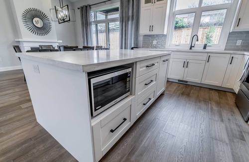 Niagara Falls House | Brand New Spacious Townhome - Near top Wineries and Attractions ; pet Friendly