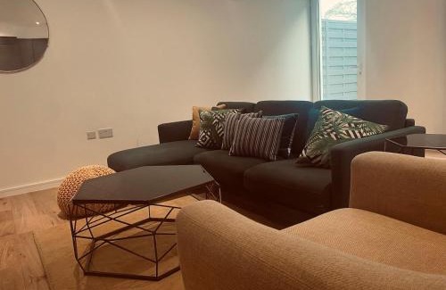 Clapton Apartment | Brand New Spacious 3 Bed city Apartment with Terrace in Shoreditch