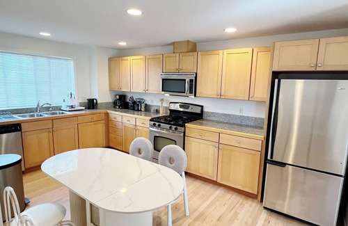 Atlantic House | Brand New Spacious and Super Convenient House Heart of Seattle