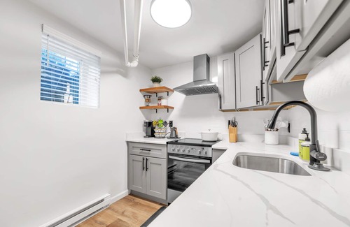 Metro Center Apartment | Brand New Studio Brownstone On A Historic St!