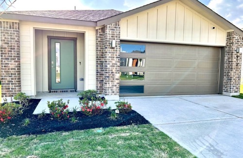 College Station House | Brand New Stylish Getaway house in the Heart of Aggieland!