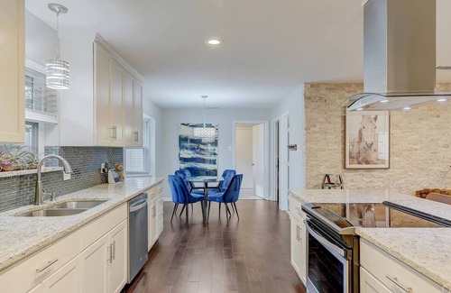 Northwest Dallas House | Brand New Stylish 4BR Texas Ranch in Prime Dallas Location! Modern and newly furnished 2,500 sq