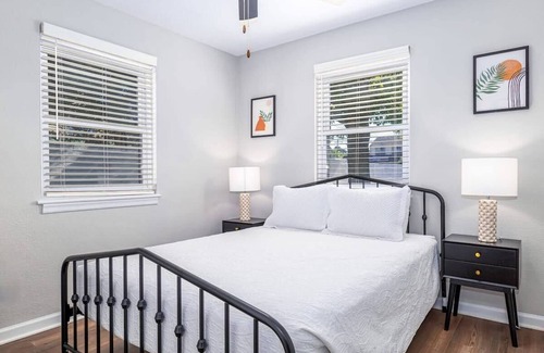 Cottage Line Apartment | BRAND NEW Surf Suite /Beach Front