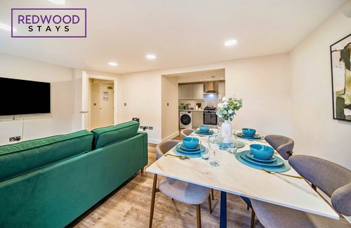 Rushmoor District Apartment | Brand New | Town Center | FREE WiFi | Balcony