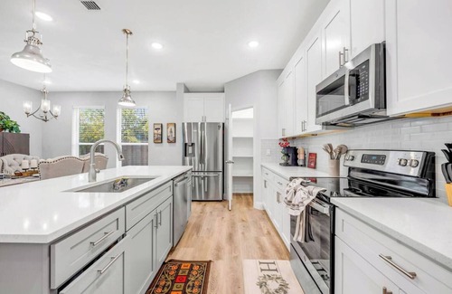 West Dallas House | Brand NEW! Trinity Manor