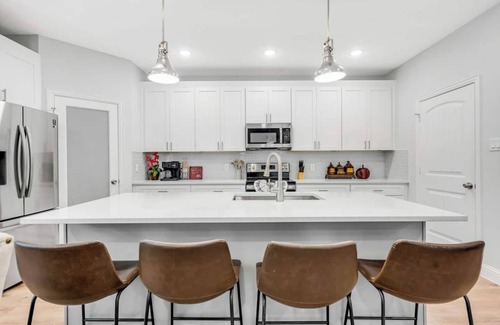 West Dallas House | Brand NEW! Trinity Manor