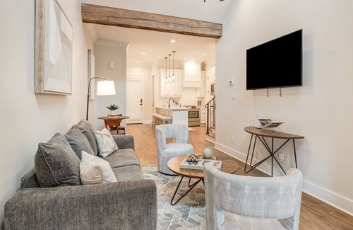 Lafayette House | Brand new upscale 3bed/2.5 bath townhome located in the heart of Lafayette, LA!