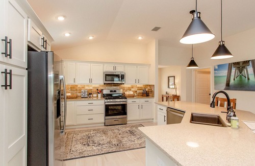 The Villages House | Brand new Veranda, Close to the brownwood Square