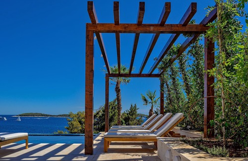 Hvar House | Brand New Villa/Amazing sea views/close to City and Beach/Heated pool/Sauna/Gym