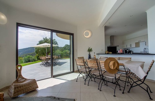 Tarcu House | Brand new Villa in front of the sea, swimmingpool