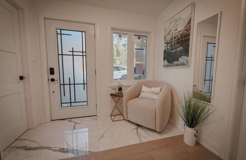 Georgina House | Brand New Waterfront Cottage