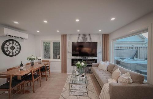 Georgina House | Brand New Waterfront Cottage