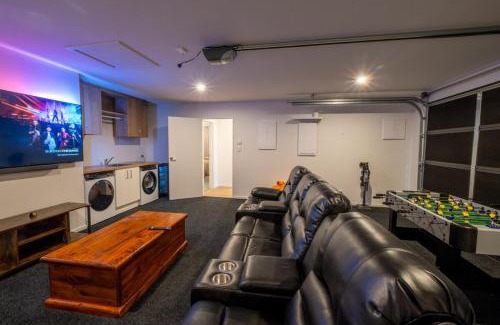 Prebbleton House | Brand New with Games Room Walking distance to shops