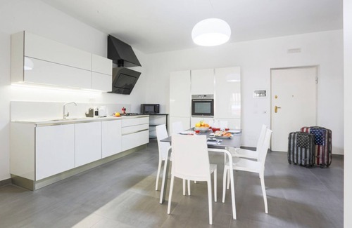 Sorrento City Centre Apartment | Brand new with terrace, solarium, gym&tennis court