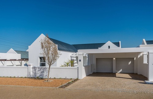 Trawal House | Brand New Modern Home situated within an Olive Farm