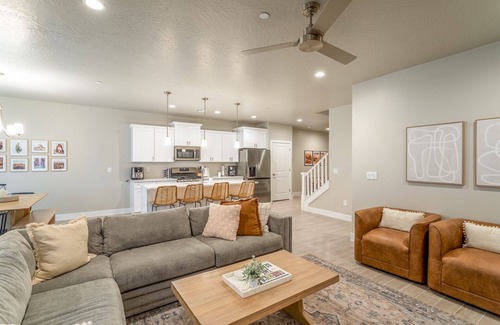 Hurricane House | Brand New Zion Village Getaway+ Pool/Hot Tub l Family Friendly l Sleeps 12
