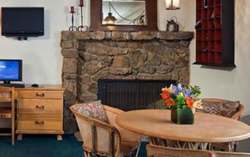 Chama Hotel | Branding Iron Motel