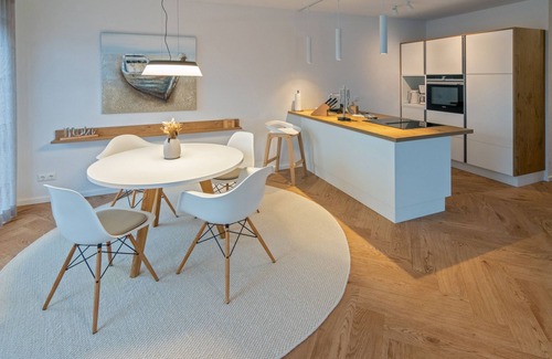 Dornumersiel Apartment | Brandneue Oberwohnung mit Infrarotsauna im Herzen von Dornumersiel